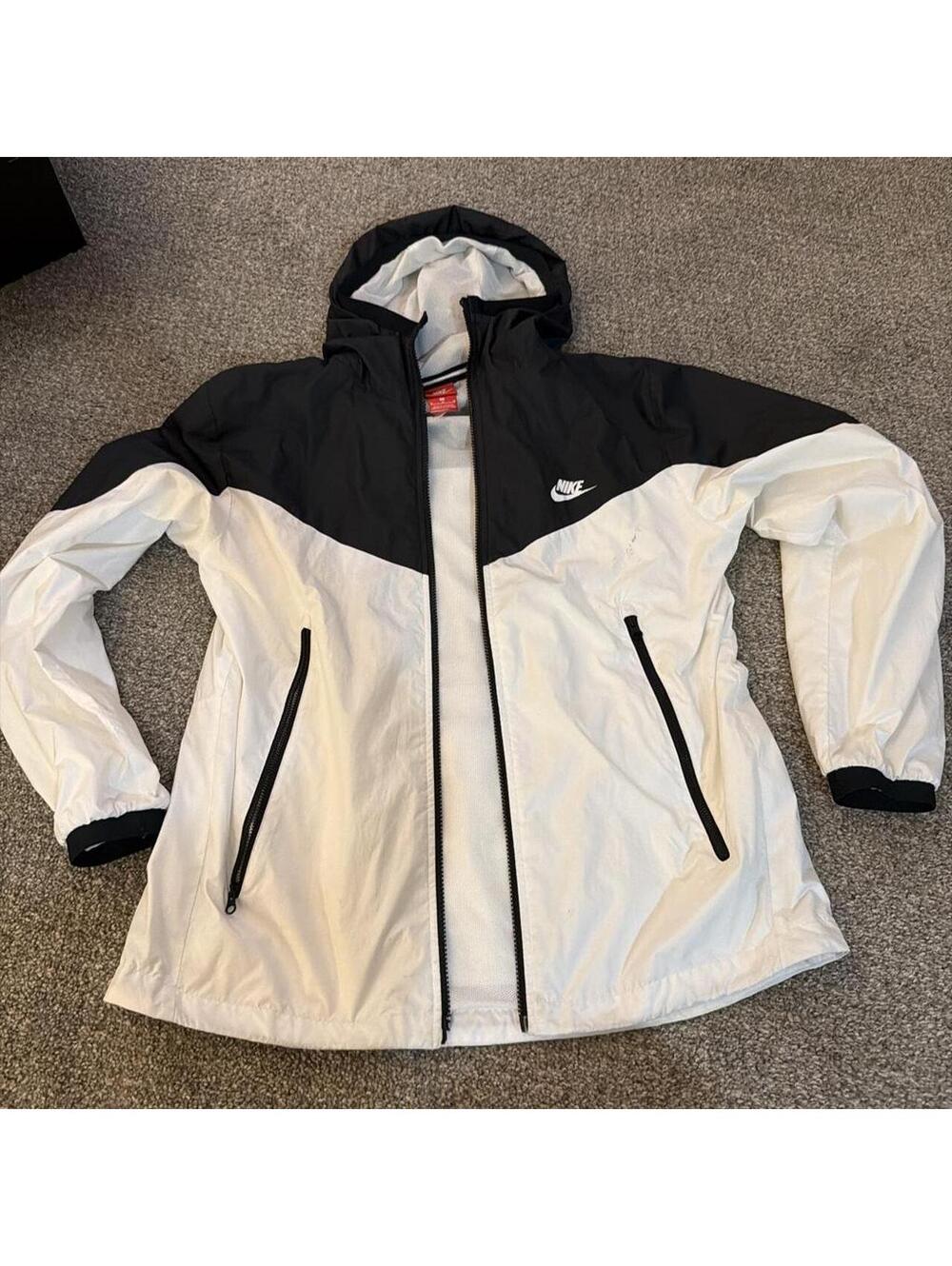 Nike Men's White and Black Jacket